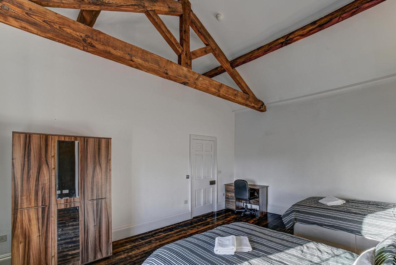 Manchesters Ultimate House - Hot Tub - Sleeps 23! Casa de férias *